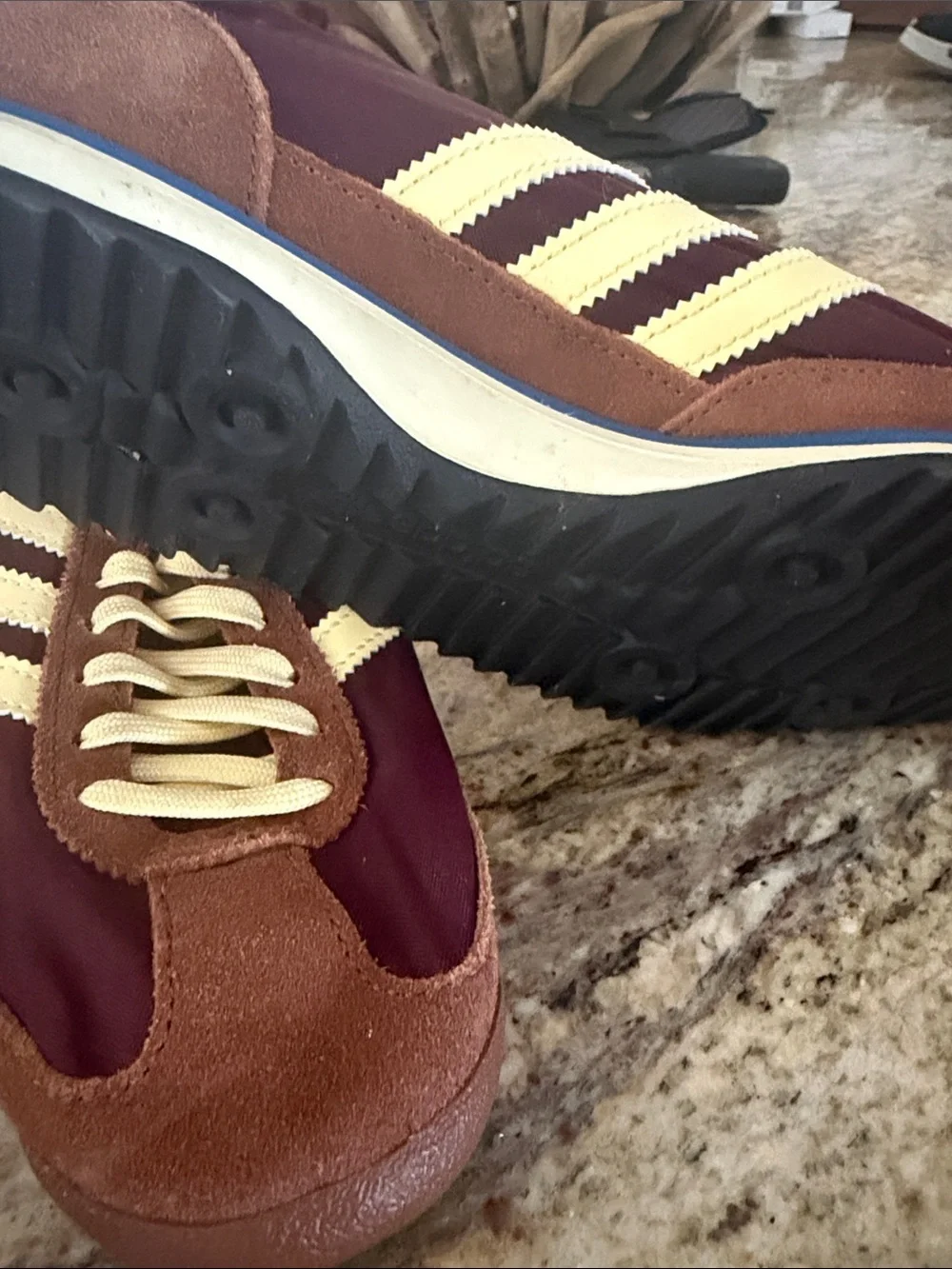 adidas Men's Burgundy & Cream /brown  Retro Runner Sneakers